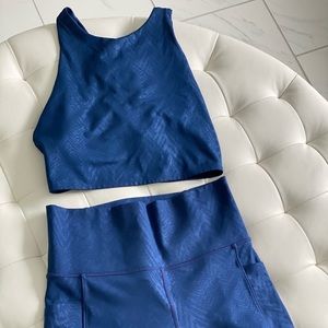 Athleta navy textured set with bra and leggings (with pockets)